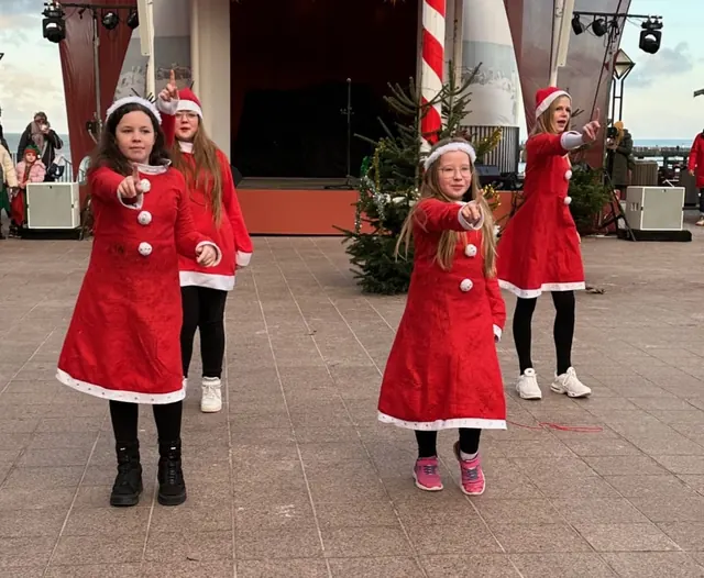 Foto: Die Küstenkinder auf dem Weihnachtsmarkt 2024
